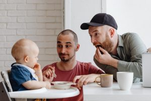 Zwei Väter und ein Baby