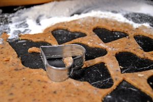 Ausstechform Herz auf Plätzchenteig